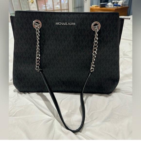 Michael Kors Handbag - Picture 2 of 6